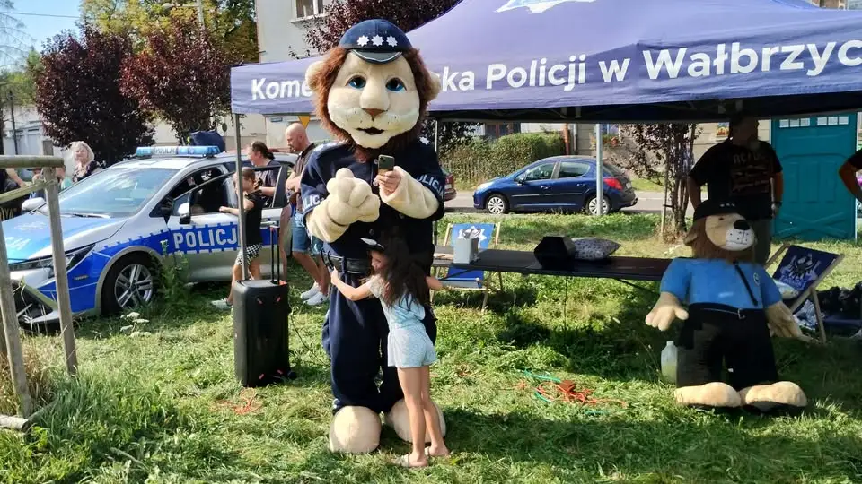 Jubileusz 100-lecia dzielnicowych w Wałbrzychu – piknik rodzinny na skwerze przy komisariacie