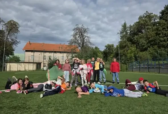 Uczniowie posprzątali okolicę szkoły w ramach 33. edycji Akcji Sprzątania Świata