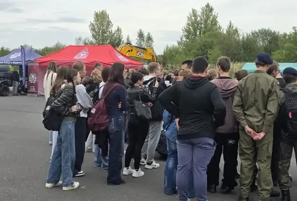 Uczniowie klasy 8c poznali służby mundurowe w Wałbrzychu