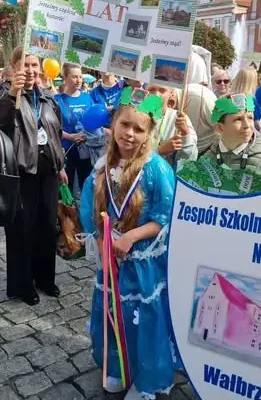 Zespół Szkolno-Przedszkolny nr 2 w Wałbrzychu na Jubileuszowej Paradzie 600-lecia