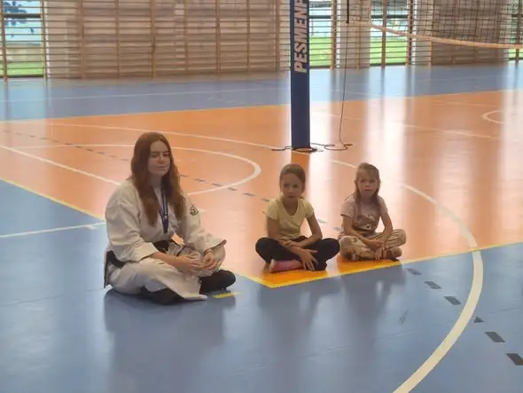 Taekwondo w szkole: uczniowie klas I-III poznali podstawy koreańskiej sztuki walki