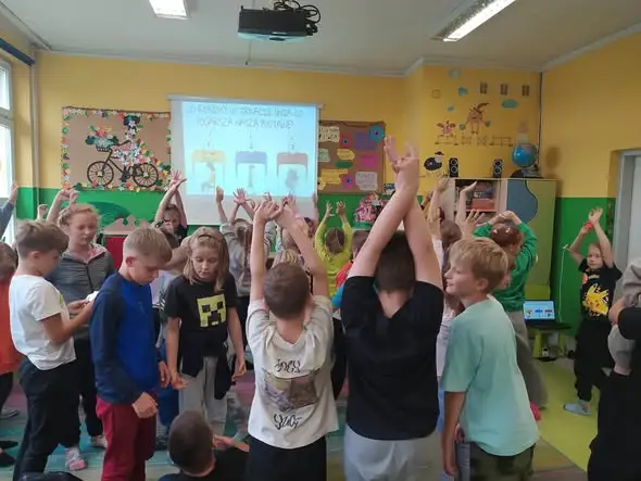 Uczniowie z Wałbrzycha spotkali się z fizjoterapeutką. Rozmawiali o zdrowym stylu życia