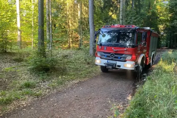 Pożar śmieci w bunkrze w Sierpnicy — interwencja OSP Głuszyca Górna
