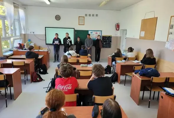 Dzień Głośnego Czytania w PSP 15 w Wałbrzychu – „Ptasie Radio” i 100-lecie Polskiego Radia