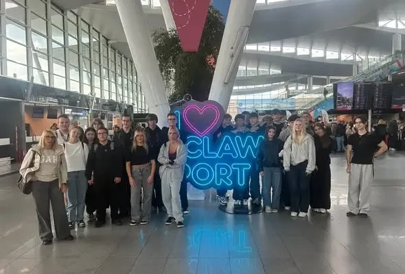 Spedytorzy z klasy 4TS odwiedzili terminal lotniczy we Wrocławiu
