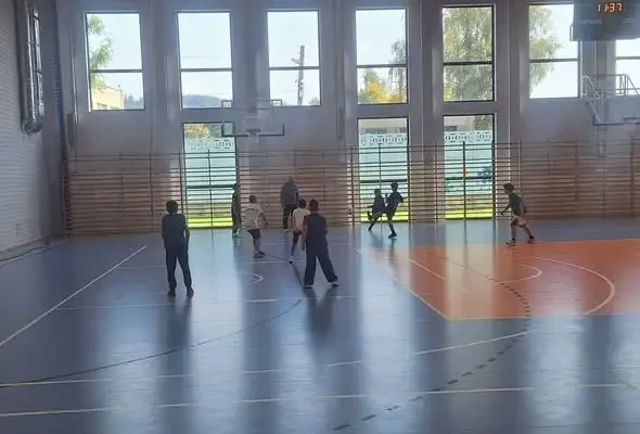 Sportowe Piątki w szkole – ruszyły międzyklasowe rozgrywki w piłkę nożną