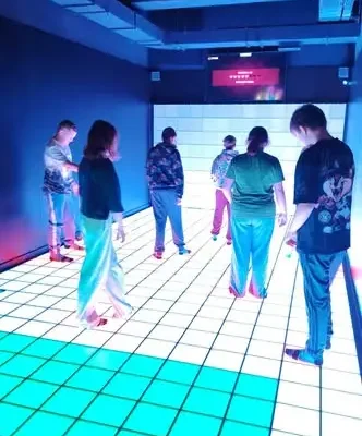 Dzień Chłopca w klasach 6C i 6D – wycieczka do Pixel X we Wrocławiu