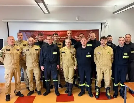 12 strażaków z powiatu wałbrzyskiego z nowymi uprawnieniami dowódczymi