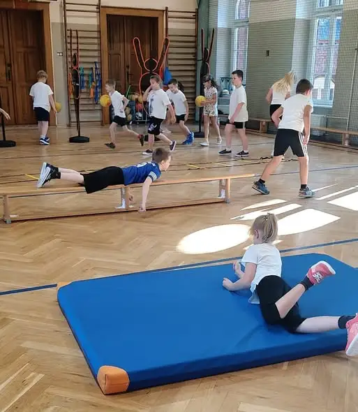 Europejski Tydzień Sportu w szkole – uczniowie rywalizowali w biegach i grach zespołowych