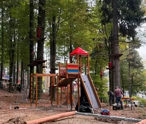 Park Południowy w Jedlinie-Zdroju z nowym placem zabaw dla dzieci