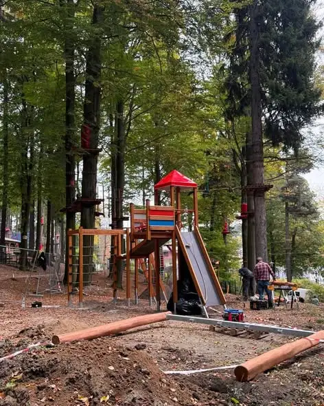 Park Południowy w Jedlinie-Zdroju z nowym placem zabaw dla dzieci