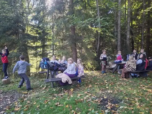 Trzecioklasiści z Głuszycy odkrywali podziemia Kletna