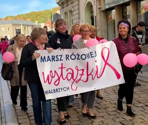 Marsz Różowej Wstążki w Wałbrzychu i bezpłatne badania profilaktyczne dla kobiet