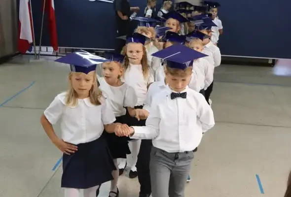 Pasowanie pierwszaków i pożegnanie po 45 latach pracy w SP nr 3 w Głuszycy