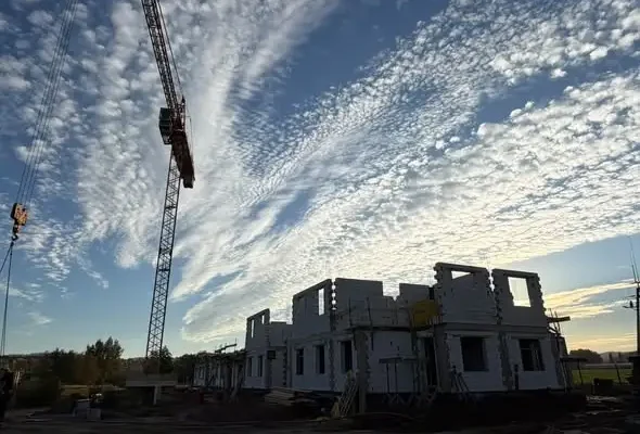 Chwaliszów: rośnie pierwsze piętro nowego bloku
