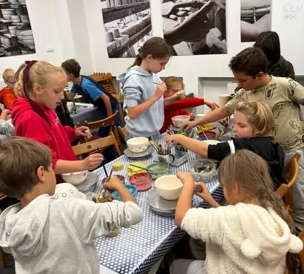Uczniowie z Głuszycy zgłębiali tajniki bolesławieckiej porcelany