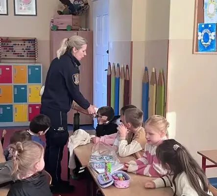 Pierwszaki uczyły się bezpieczeństwa na drodze ze Strażą Miejską