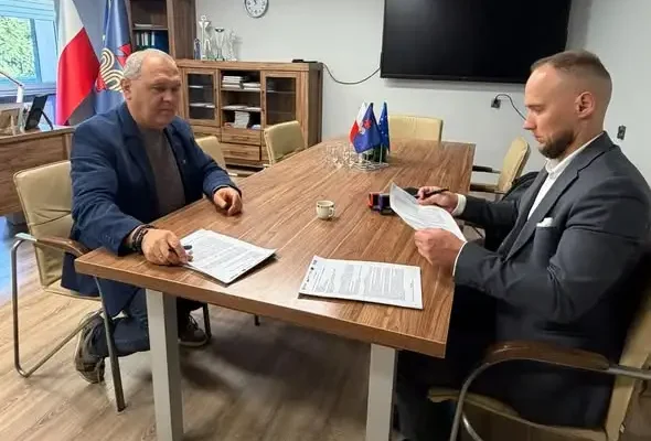 Stare Bogaczowice stawiają na zieloną energię – umowa na farmę fotowoltaiczną podpisana