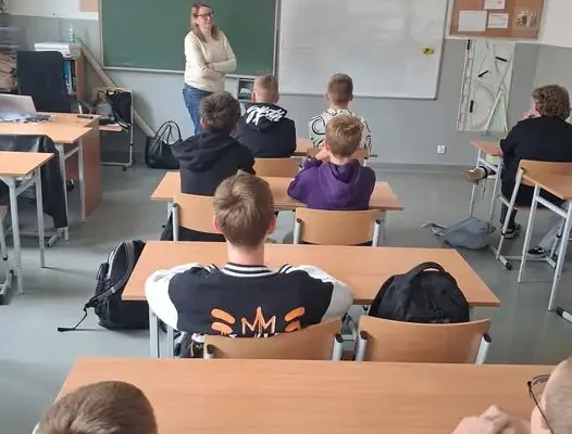 Uczniowie poznali tajniki kariery i ubezpieczeń – spotkanie z Panią Elą