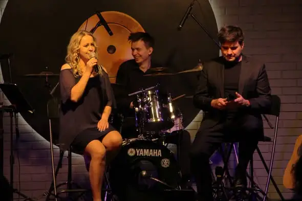 Dzień Seniora w Czarnym Borze – muzyczna podróż z Winyl Band