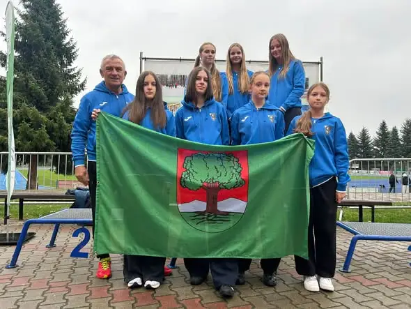 Uczennice Piętnastki z Wałbrzycha w TOP 11 Polski w biegach przełajowych
