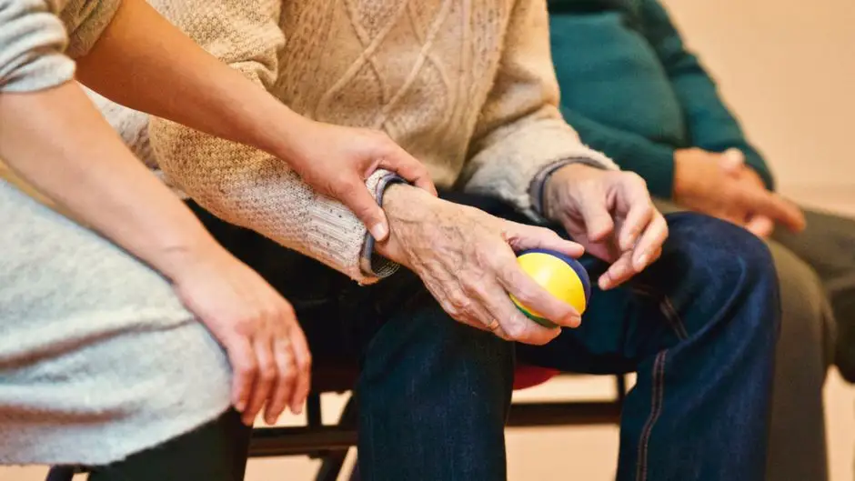 Przemoc wobec seniorów może zacząć się od… nadmiernej pomocy